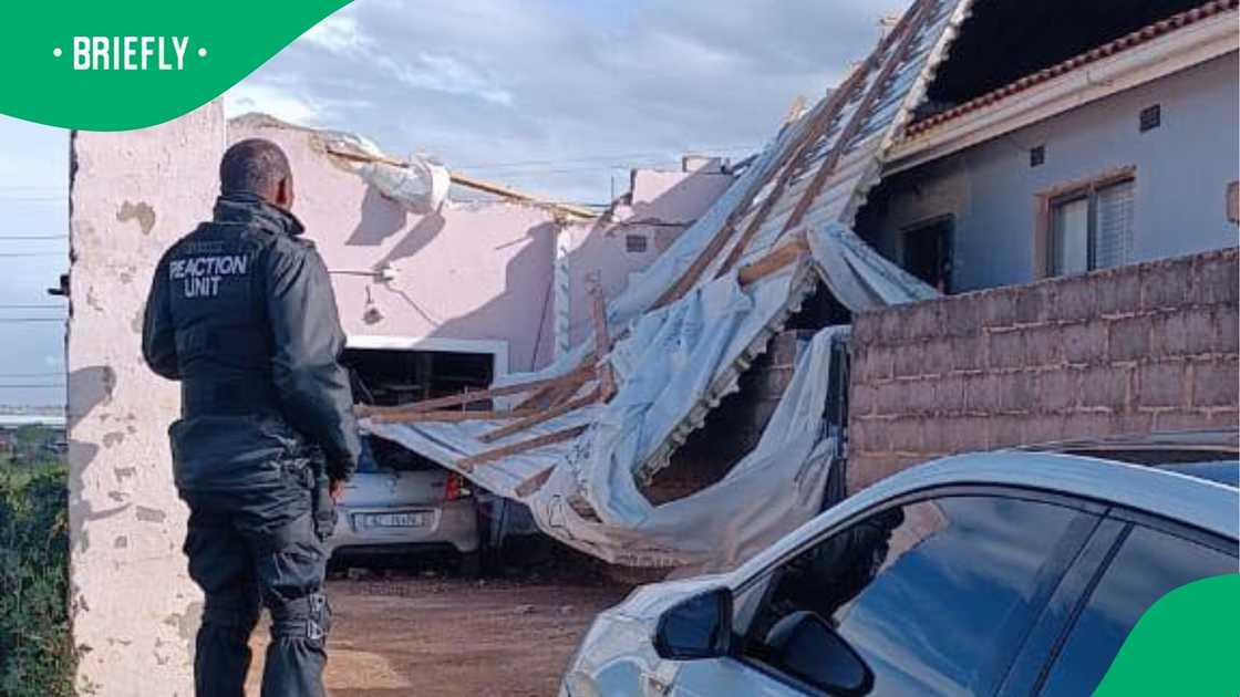 Severe weather hits KwaZulu-Natal, with strong winds damaging 80 homes and schools. Four children are injured in the Ugu district, and residents are seeking assistance. Severe weather hits KwaZulu-Natal, with strong winds damaging 80 homes and schools. Four children are injured in the Ugu district, and residents are seeking assistance.