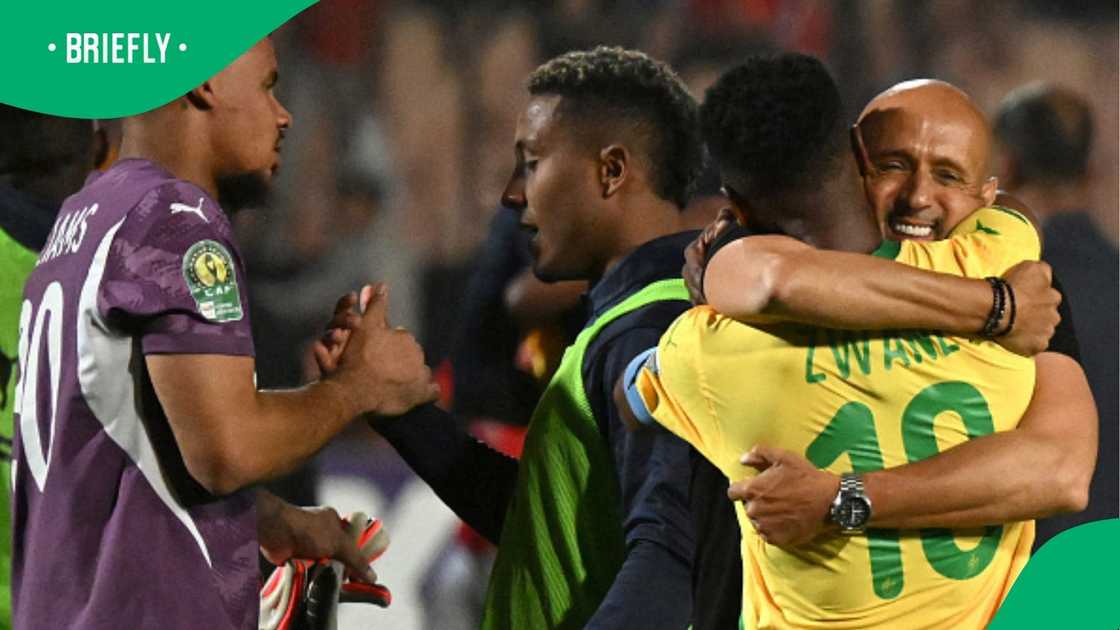 Former Kaizer Chiefs coach warns Mamelodi Sundowns players. Former Kaizer Chiefs coach warns Mamelodi Sundowns players.