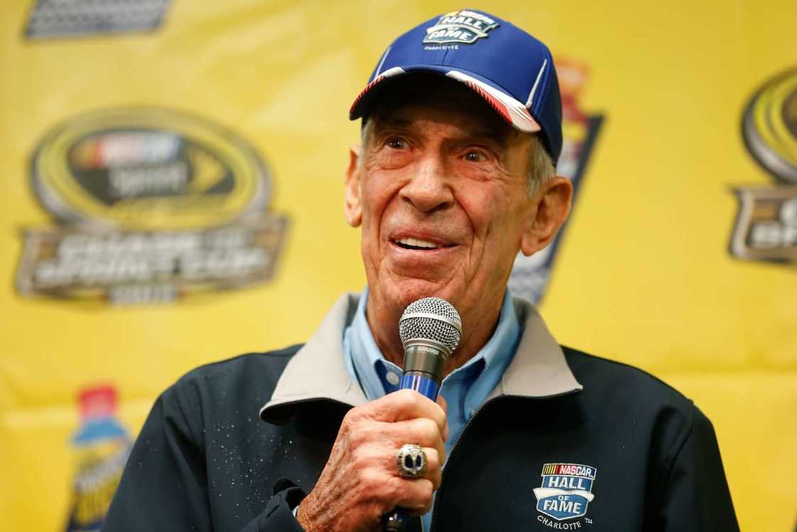 Who are the old NASCAR drivers? Who are the old NASCAR drivers?