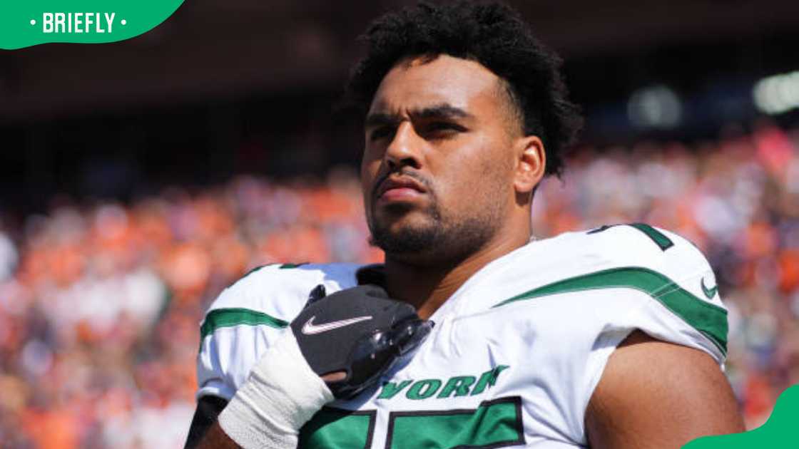 Alijah Vera-Tucker of the New York Jets prior to an NFL game Alijah Vera-Tucker of the New York Jets prior to an NFL game