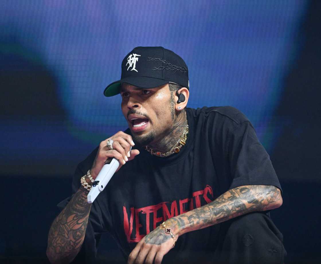 Chris Brown to sue Warner Bros.