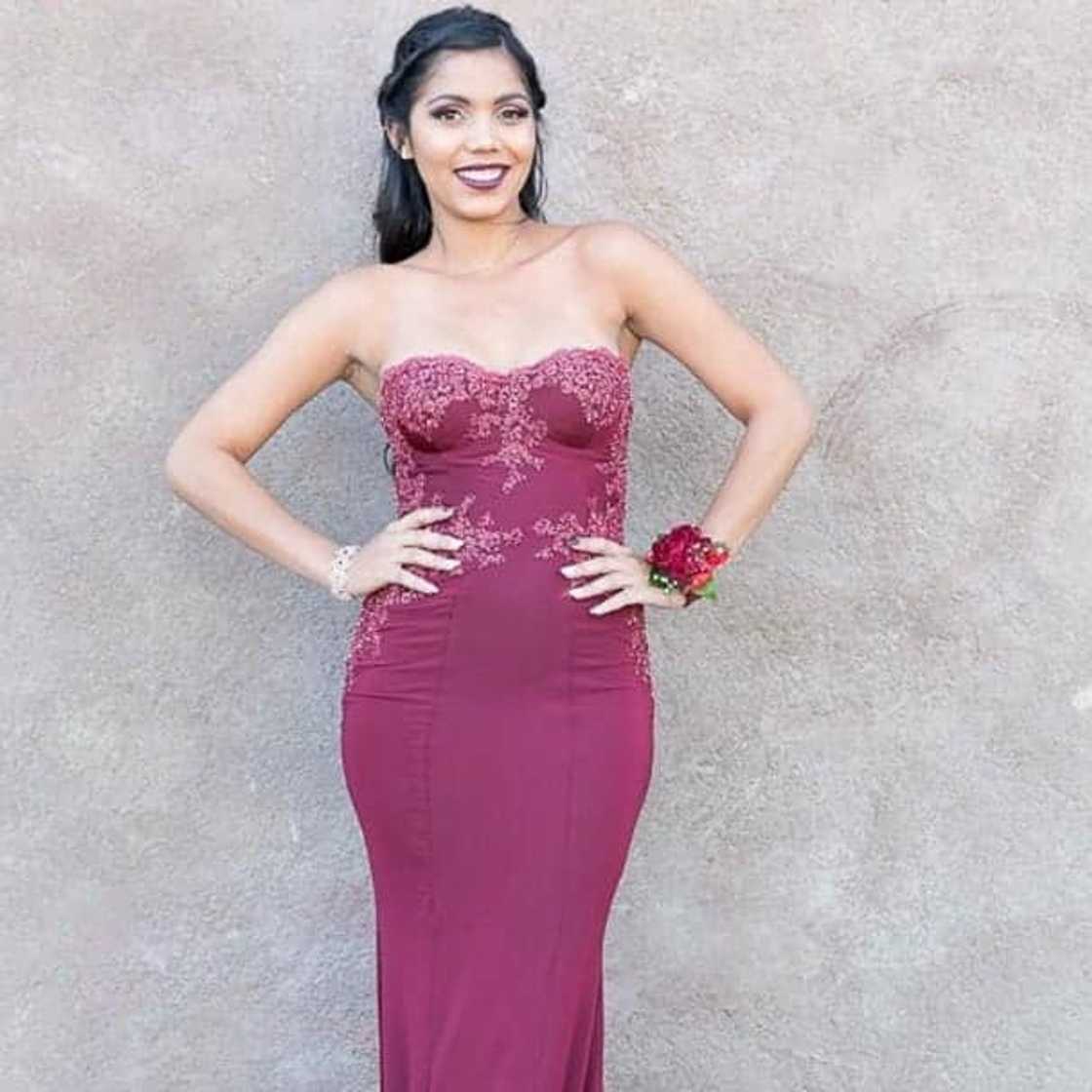 The strapless maroon gown The strapless maroon gown