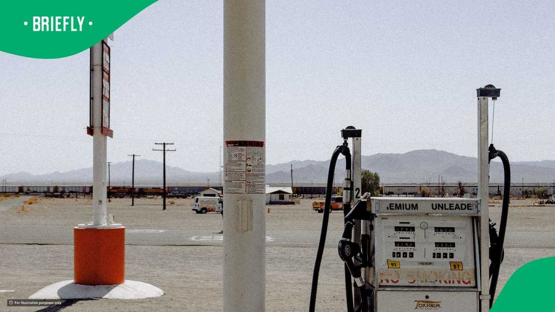 Petrol station mamanger deals with angry customer