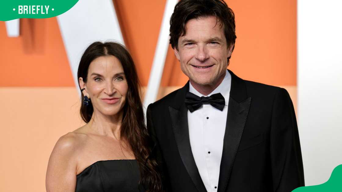 Amanda Anka and Jason Bateman during the 2025 Vanity Fair Oscar Party Hosted By Radhika Jones at Wallis Annenberg Centre for the Performing Arts Amanda Anka and Jason Bateman during the 2025 Vanity Fair Oscar Party Hosted By Radhika Jones at Wallis Annenberg Centre for the Performing Arts