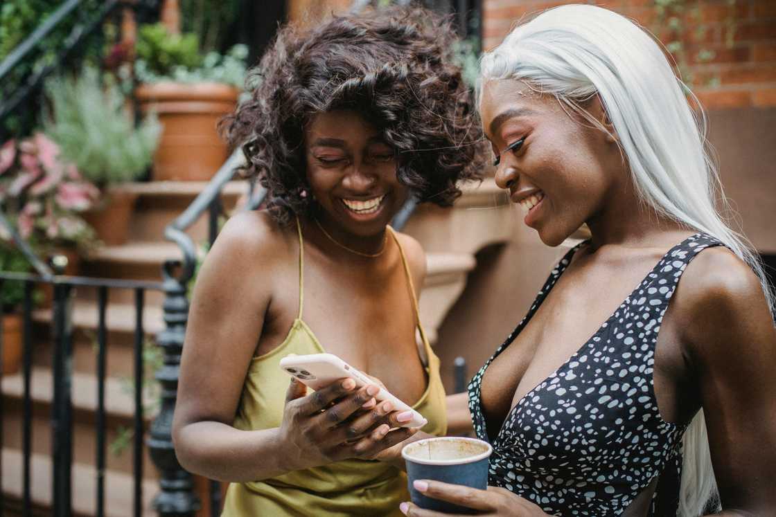 Others praised the child's parents for motivating her to learn a vernacular language Others praised the child's parents for motivating her to learn a vernacular language