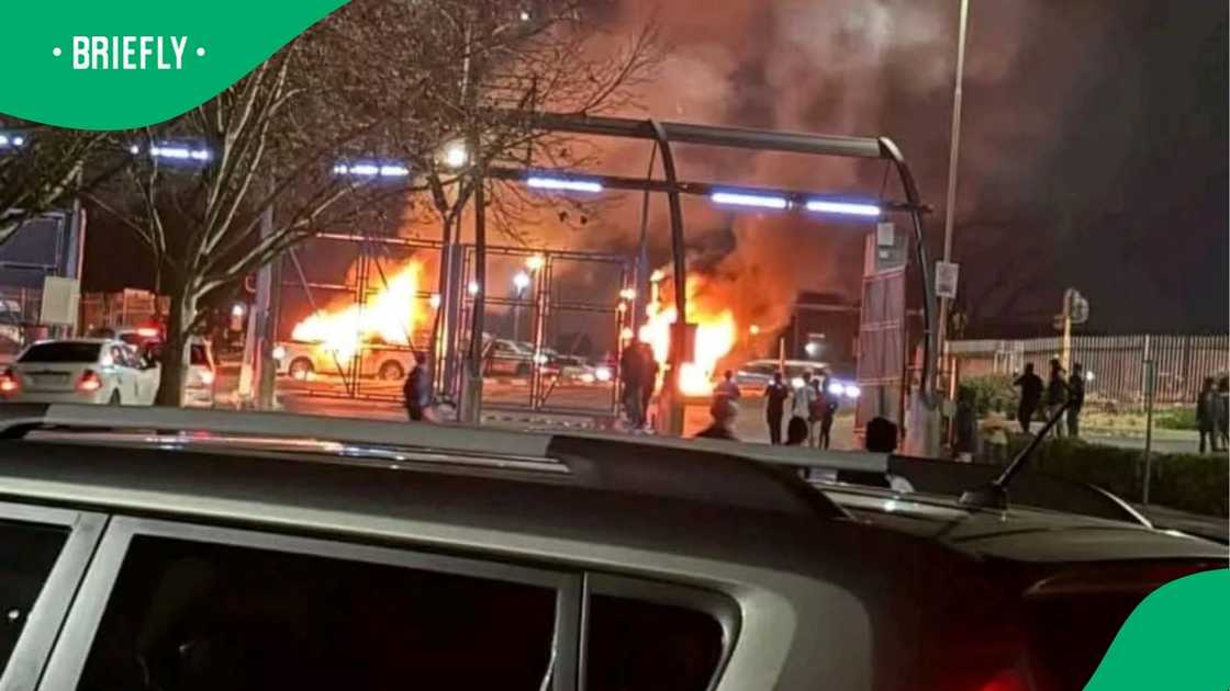 People within Maponya Mall could witness the chaos unfolding People within Maponya Mall could witness the chaos unfolding