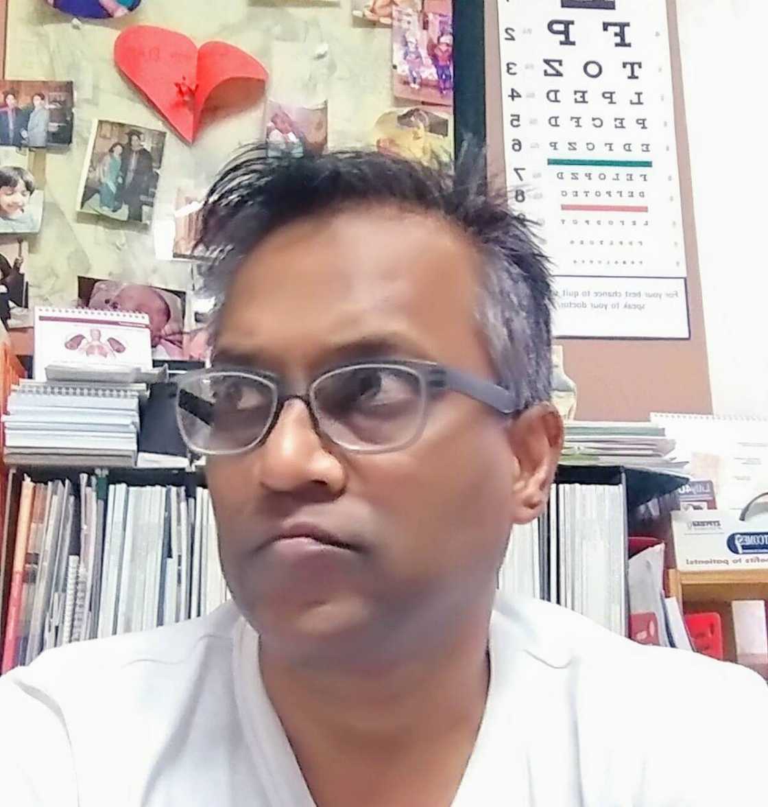 Doctor offers free oxygen to patients who can't afford treatment Doctor offers free oxygen to patients who can't afford treatment