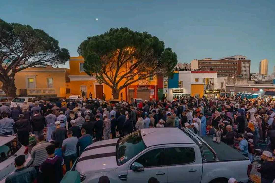 A gathering of Muslims and non Muslims for Iftar.