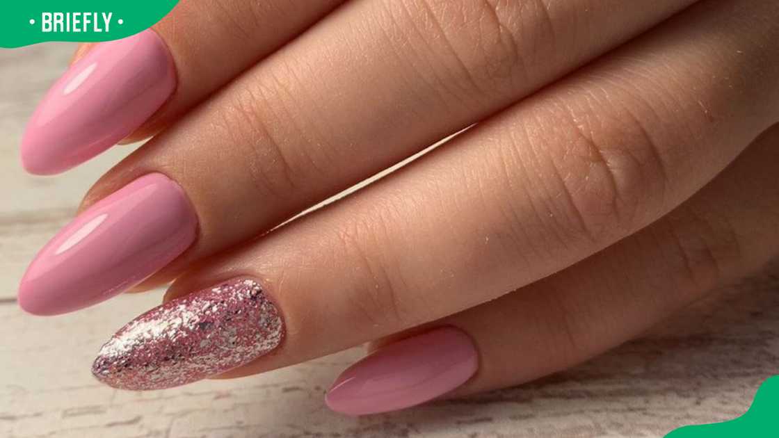 Baby pink almond with accent glitter design