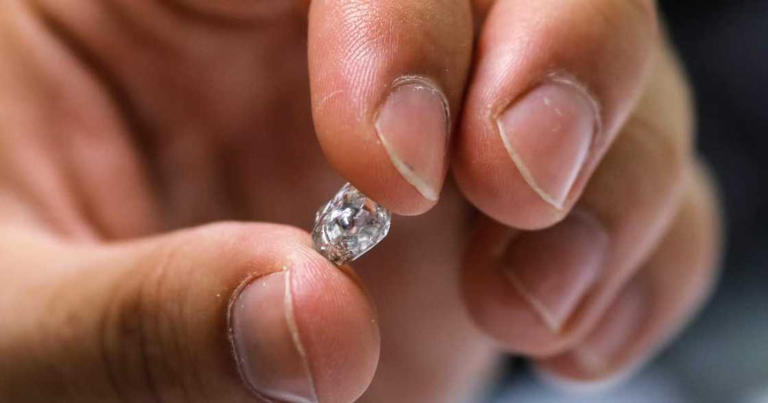 Stones found in KwaHlati are not diamonds Stones found in KwaHlati are not diamonds