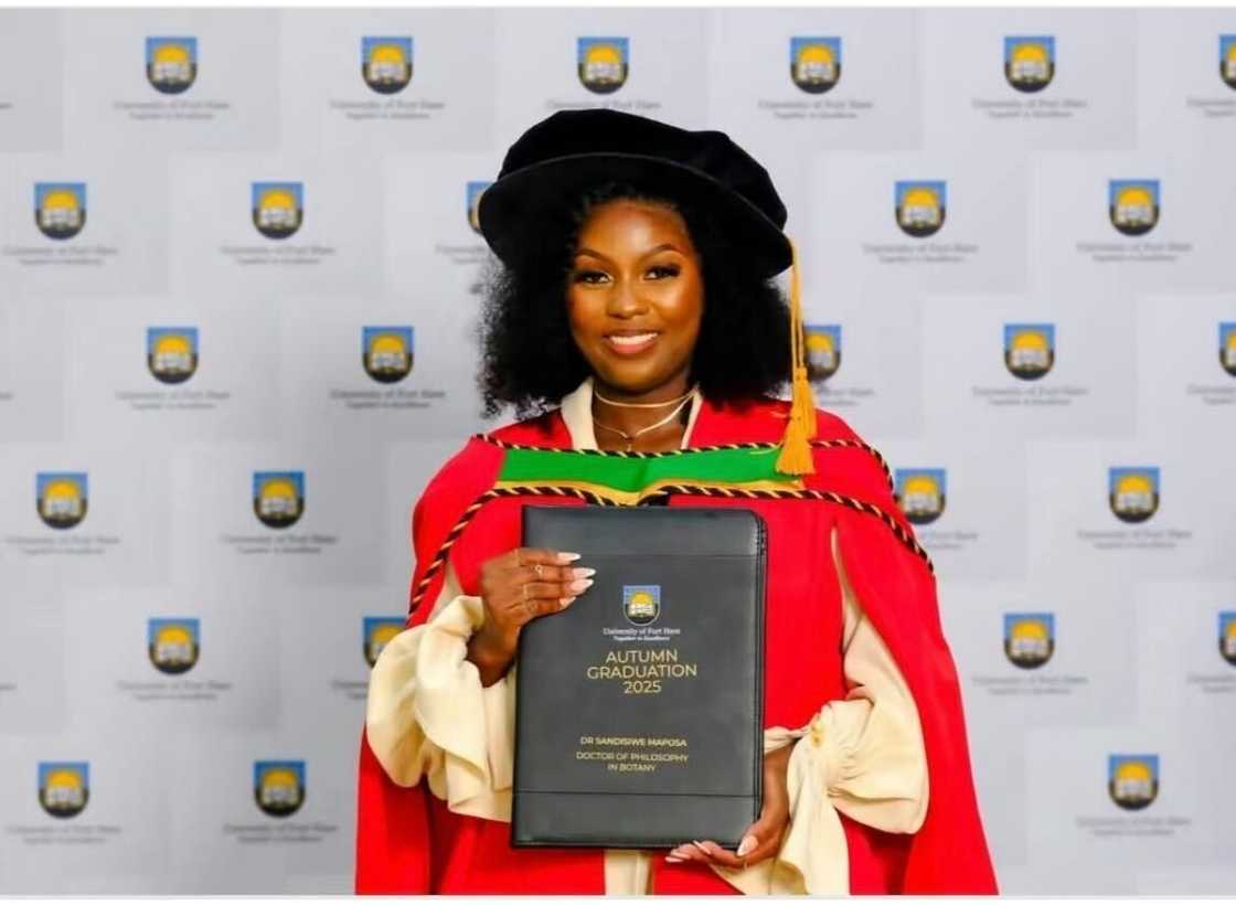 A young scientist warmed the hearts of many with her tearful graduation reunion with her dad at the University of Fort Hare. A young scientist warmed the hearts of many with her tearful graduation reunion with her dad at the University of Fort Hare.