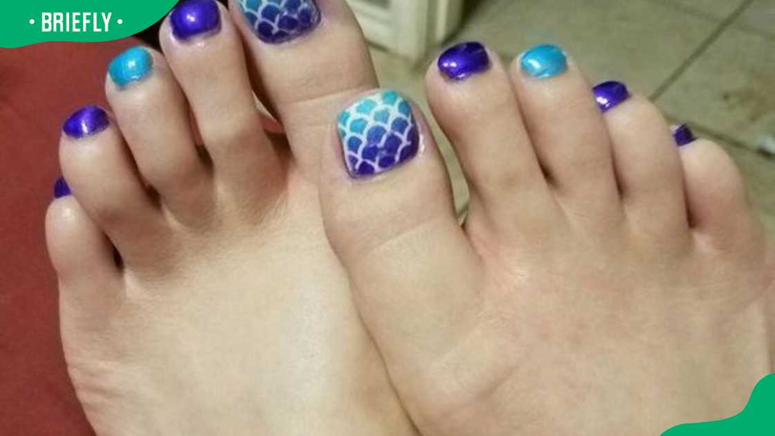 Mermaid toenail design Mermaid toenail design