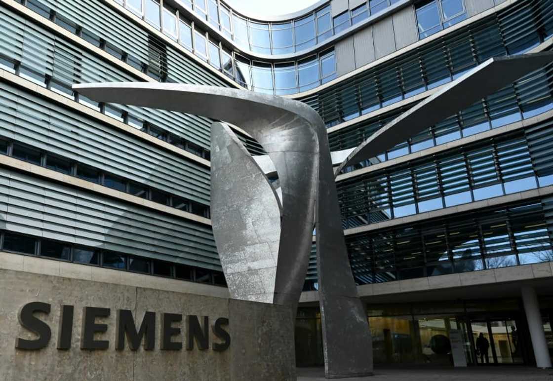 Siemens, whose products range from trains to factory equipment, announced a 38 percent fall in second-quarter net profit to 2.2 billion euros. Siemens, whose products range from trains to factory equipment, announced a 38 percent fall in second-quarter net profit to 2.2 billion euros.