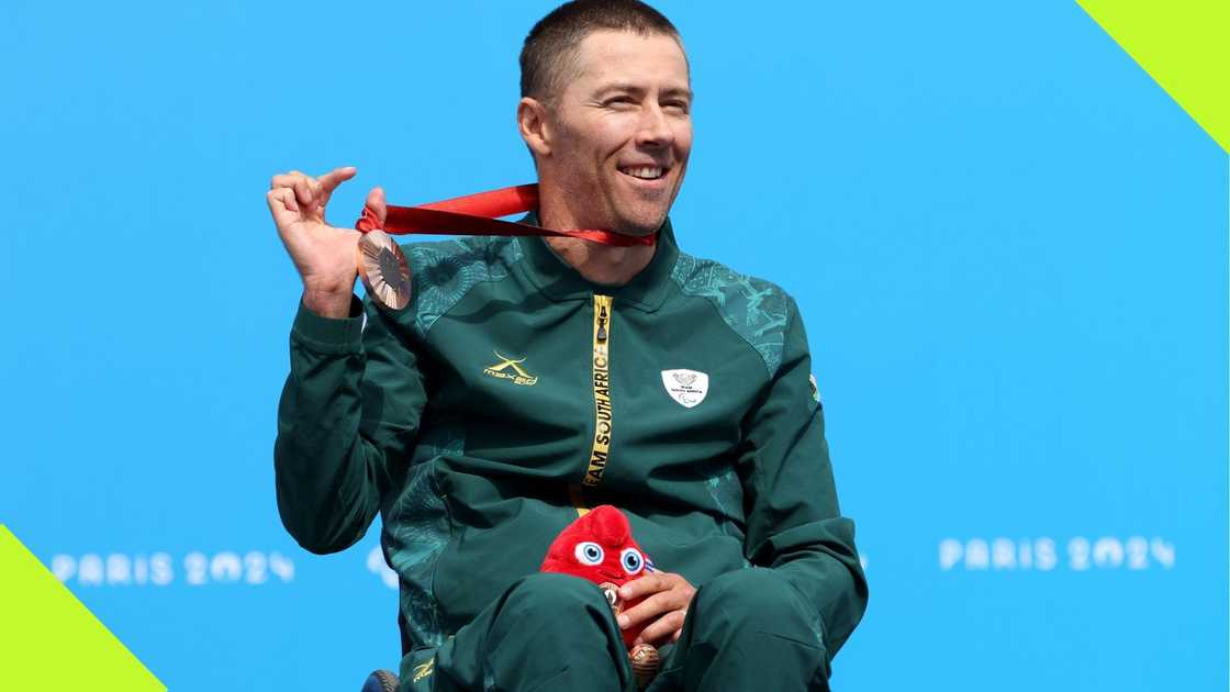 Nicholas Pieter du Preez poses for a photo during the medal ceremony for the Men's H1 Individual Time Trial at the Paris 2024 Summer Paralympic Games at on September 4, 2024 in. Photo: Michael Steele. Nicholas Pieter du Preez poses for a photo during the medal ceremony for the Men's H1 Individual Time Trial at the Paris 2024 Summer Paralympic Games at on September 4, 2024 in. Photo: Michael Steele.