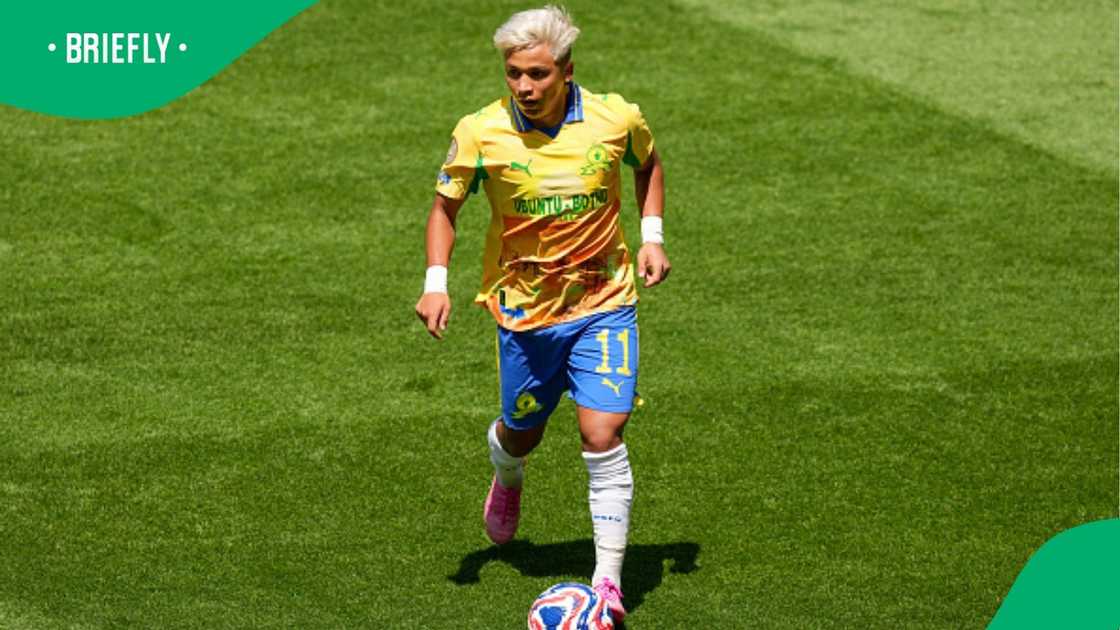 Marcelo Allende with the ball during Mamelodi Sundowns vs Borussia Dortmund clash. Marcelo Allende with the ball during Mamelodi Sundowns vs Borussia Dortmund clash.