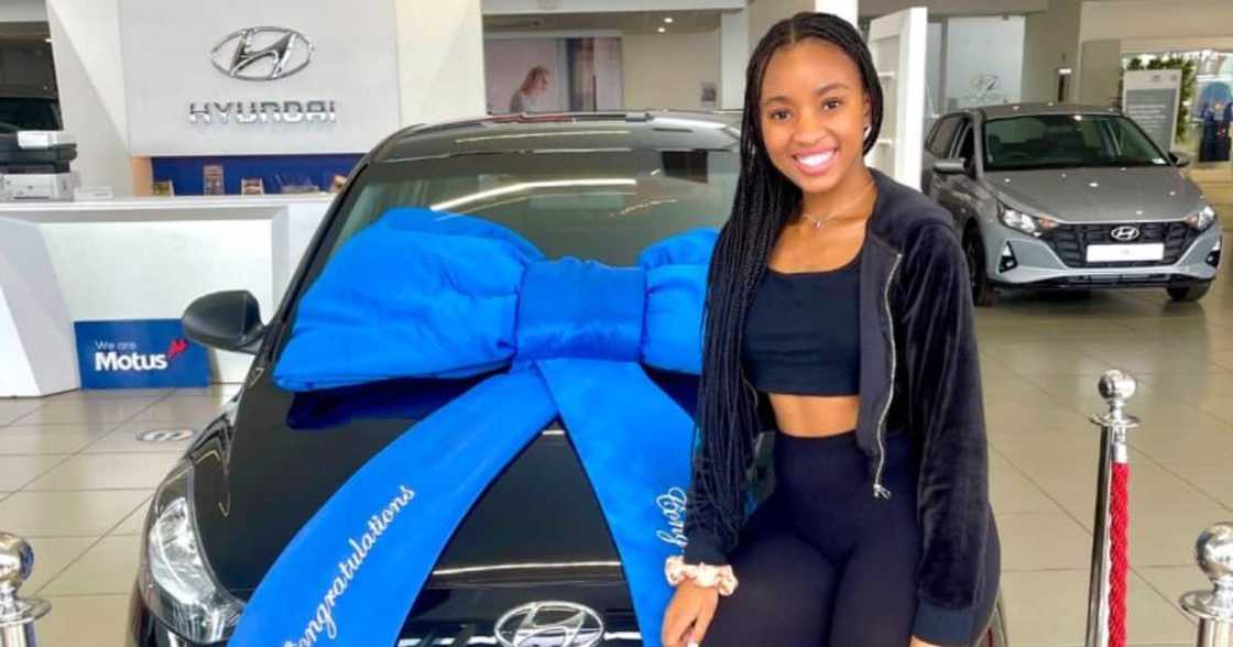 Lady from Jozi with new car Lady from Jozi with new car