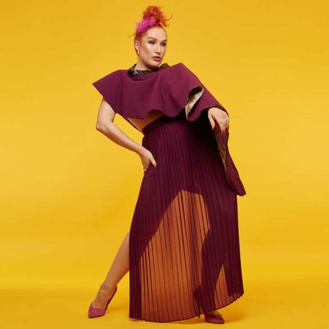 how old is Tamara Dey? how old is Tamara Dey?