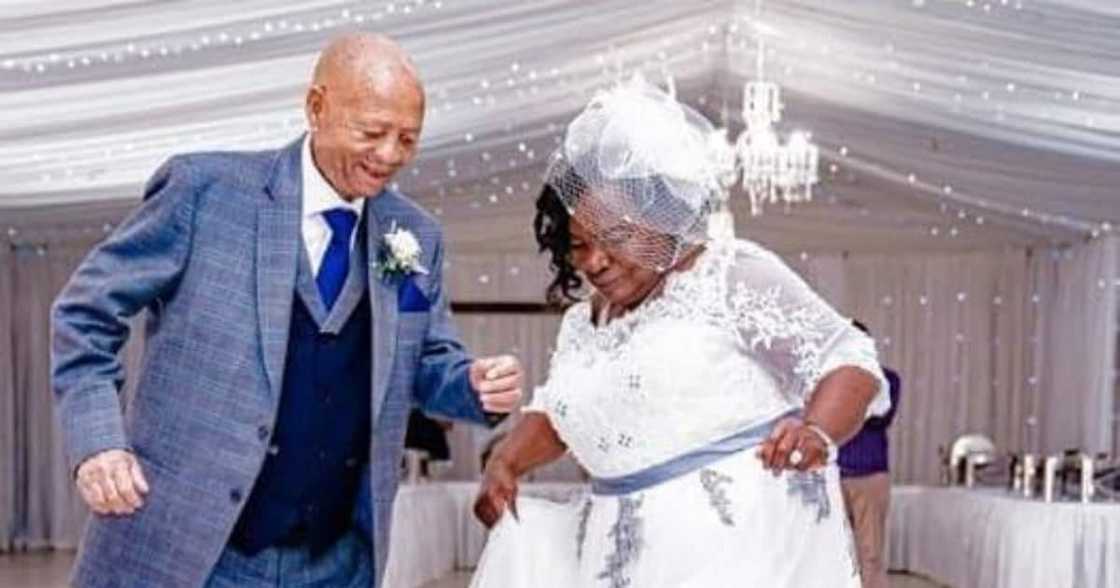 Daughter Celebrates Mom and Dad’s 50th Anniversary With Amazing Snap