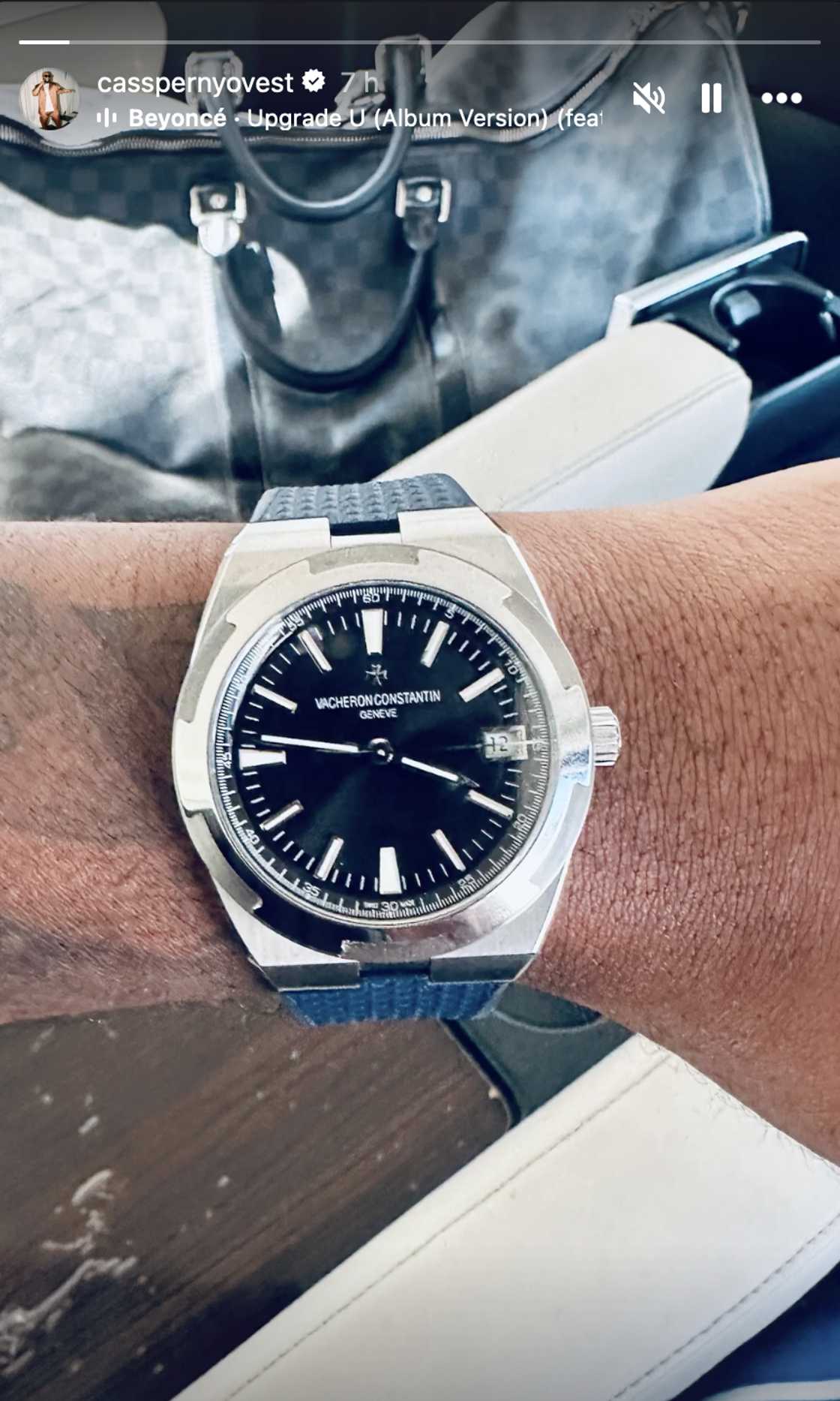 Cassper Nyovest flaunted his new watch Cassper Nyovest flaunted his new watch