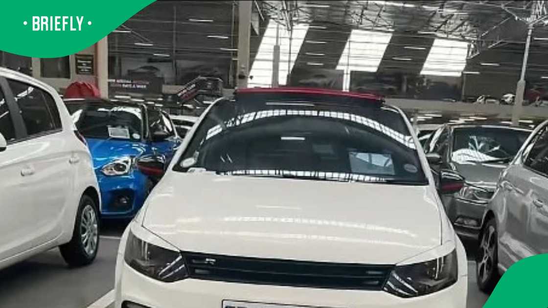 Woman goes viral after showing a deposit for a secondhand car
