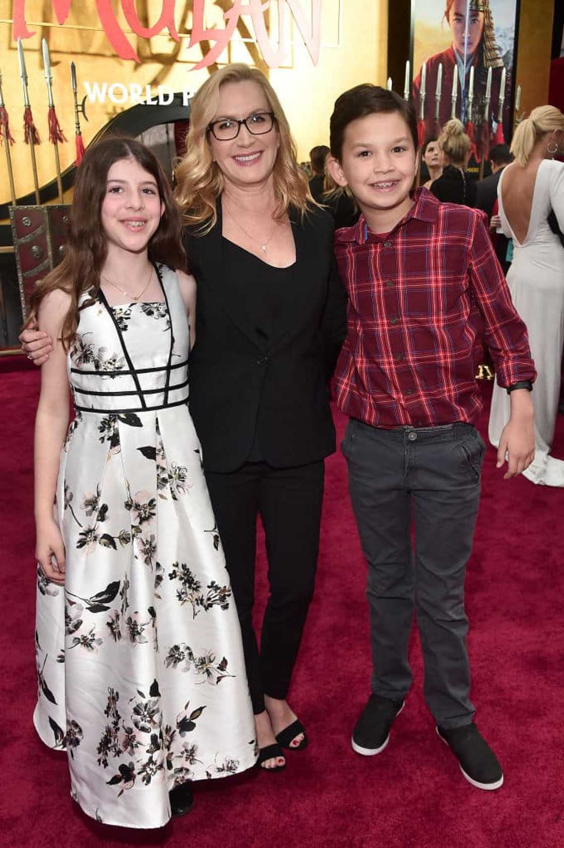 When did Angela Kinsey have her daughter? When did Angela Kinsey have her daughter?
