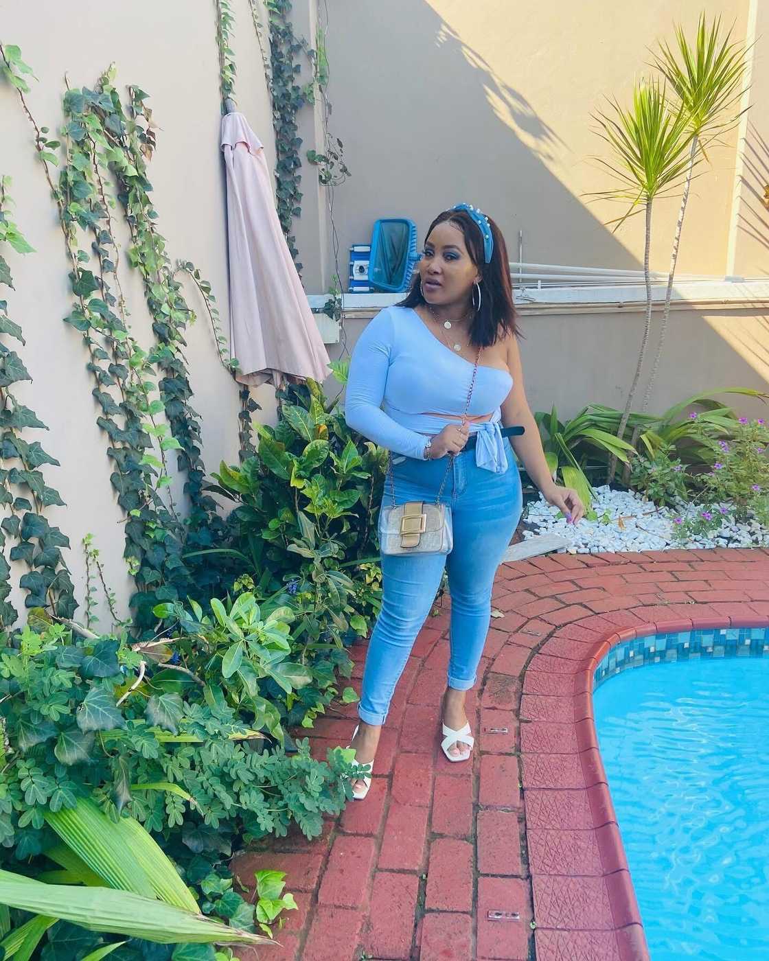 A South African woman unveiled her R500 grocery haul, which sparked a buzz in Mzansi, leaving many in shock. A South African woman unveiled her R500 grocery haul, which sparked a buzz in Mzansi, leaving many in shock.