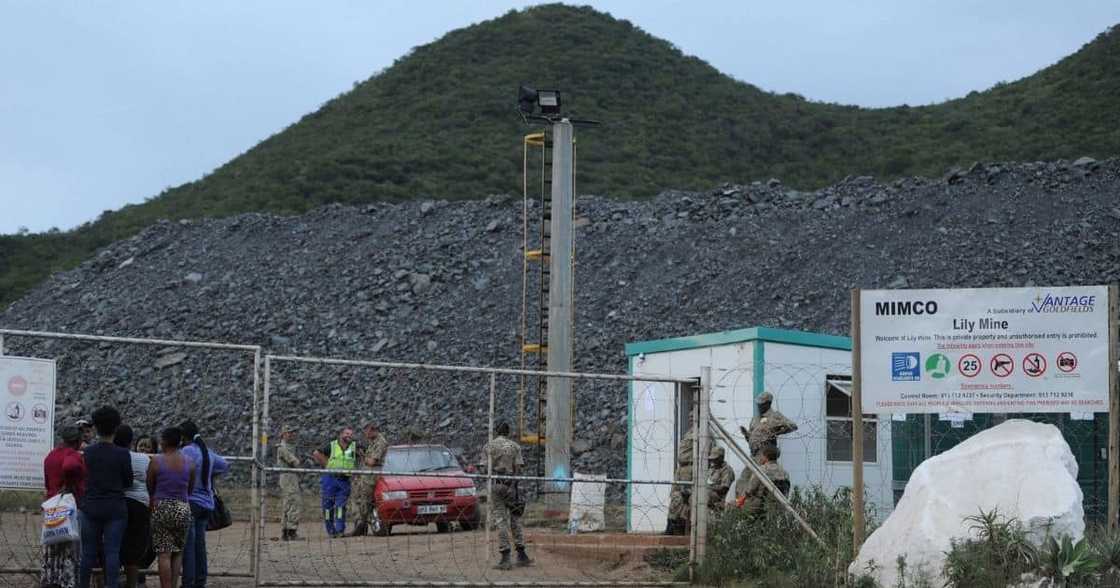 Lily Mine, mineworkers, February 2016, trapped mineworkers, Barberton, families camping, camping for 1000 days