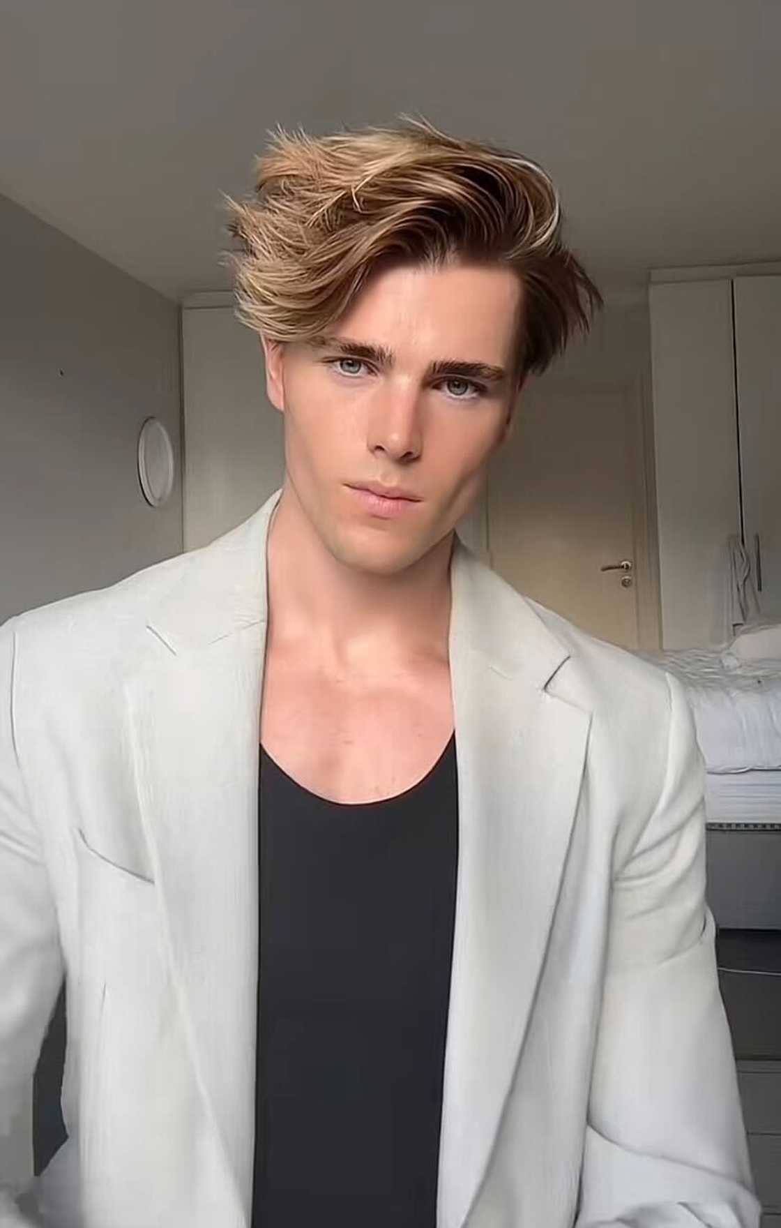 A young man left South African ladies swooning over his looks. A young man left South African ladies swooning over his looks.