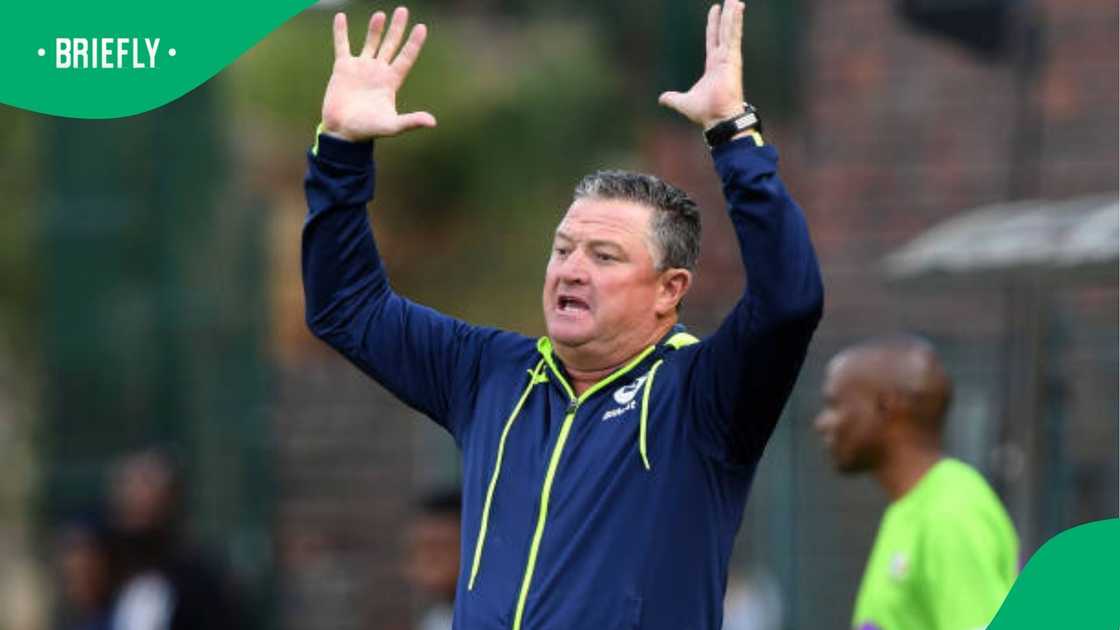 Gavin Hunt, Kaizer Chiefs, Orlando Pirates. Gavin Hunt, Kaizer Chiefs, Orlando Pirates.