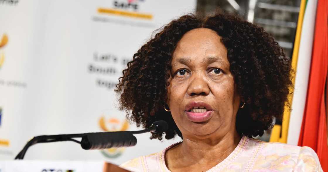 Department of Education, vaccinations, parents, Angie Motshekga, Covid-19, coronavirus Department of Education, vaccinations, parents, Angie Motshekga, Covid-19, coronavirus