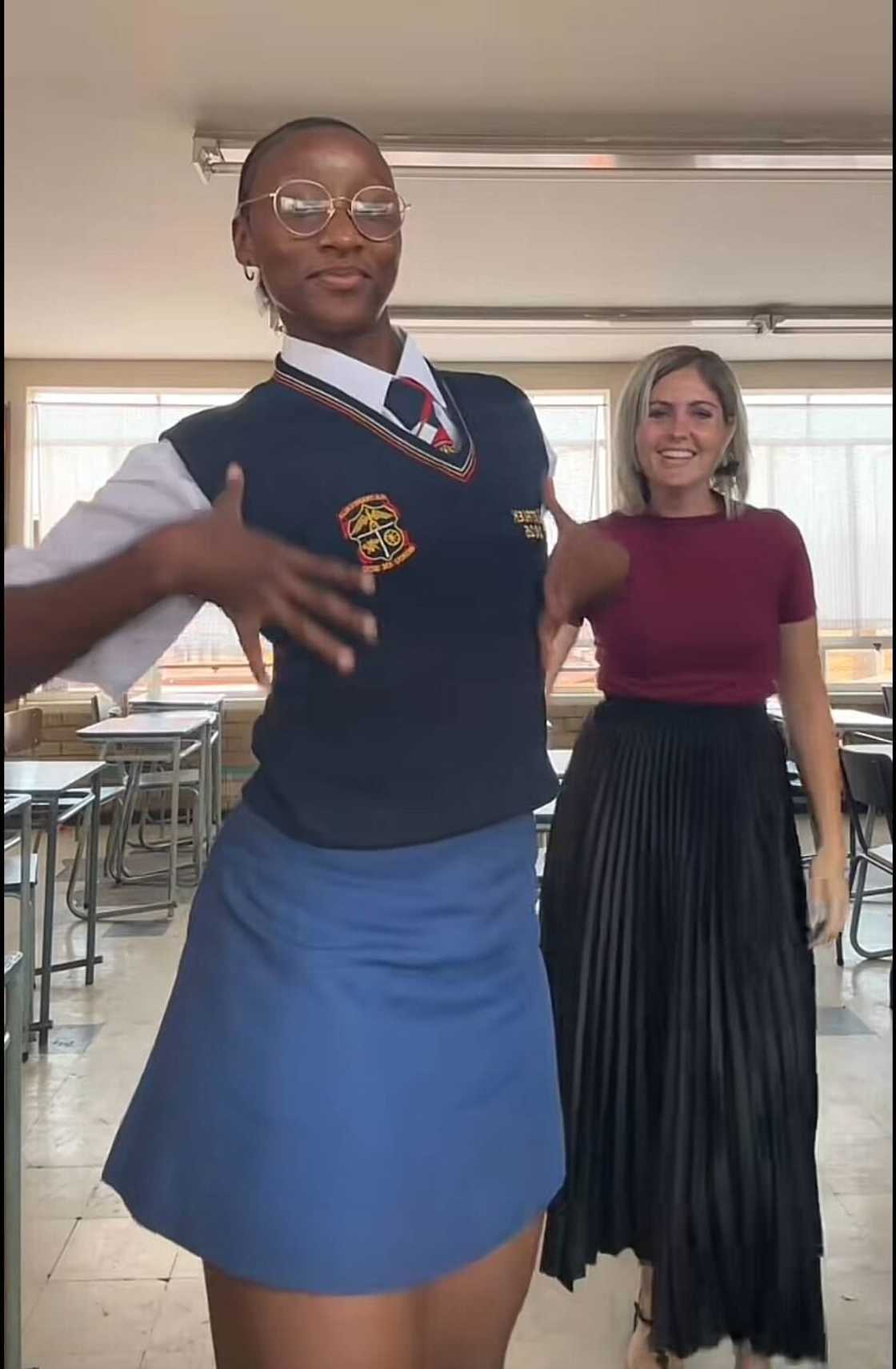 A pupil in South Africa entertained Mzansi as she faced off in a dance battle with her teacher. A pupil in South Africa entertained Mzansi as she faced off in a dance battle with her teacher.