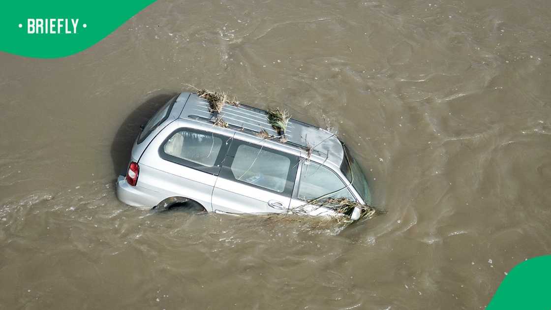 A passenger with eight passengers was swept away in uMsinga in KwaZulu-Natal, and two bodies were found A passenger with eight passengers was swept away in uMsinga in KwaZulu-Natal, and two bodies were found