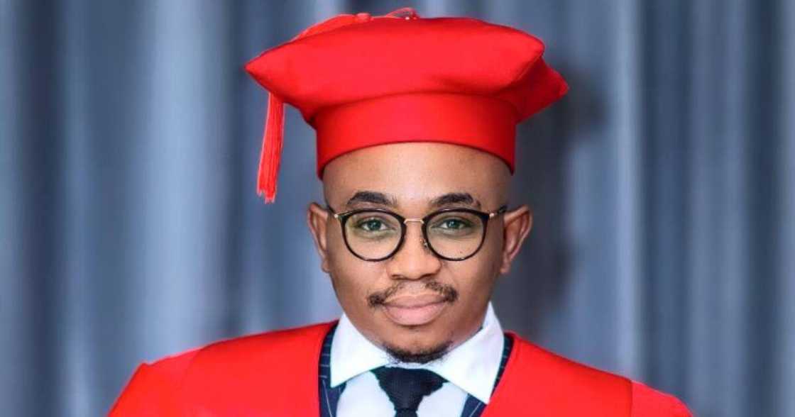 "I Welcome the Title Dr": Man Over the Moon as He Gets His Doctorate "I Welcome the Title Dr": Man Over the Moon as He Gets His Doctorate