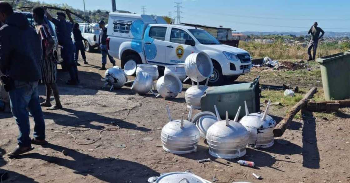pots, stolen pots, stolen