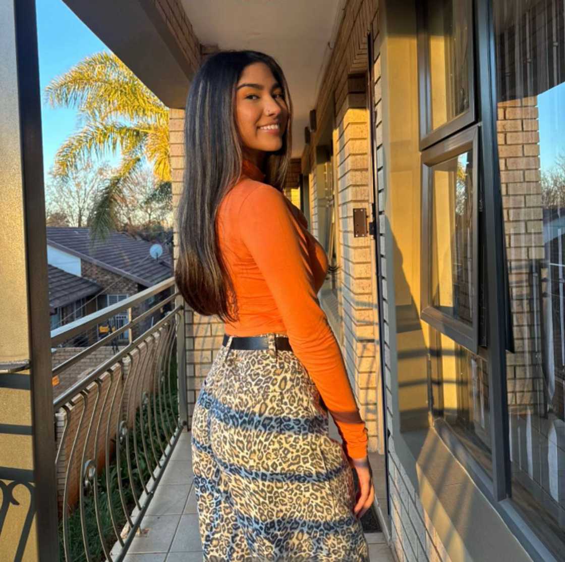 She advised shoppers to always read reviews and check prices before buying clothes online She advised shoppers to always read reviews and check prices before buying clothes online