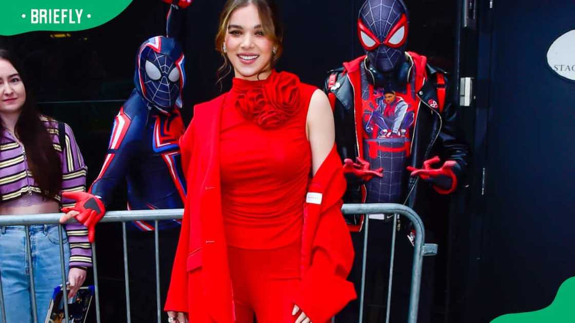 Hailee Steinfeld Hailee Steinfeld