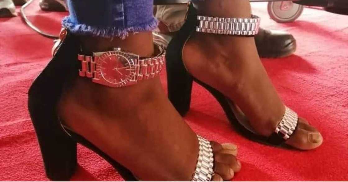 AdvoBarryRoux has dropped another photograph on Twitter that has left Mzansi laughing. Image: Twitter. AdvoBarryRoux has dropped another photograph on Twitter that has left Mzansi laughing. Image: Twitter.