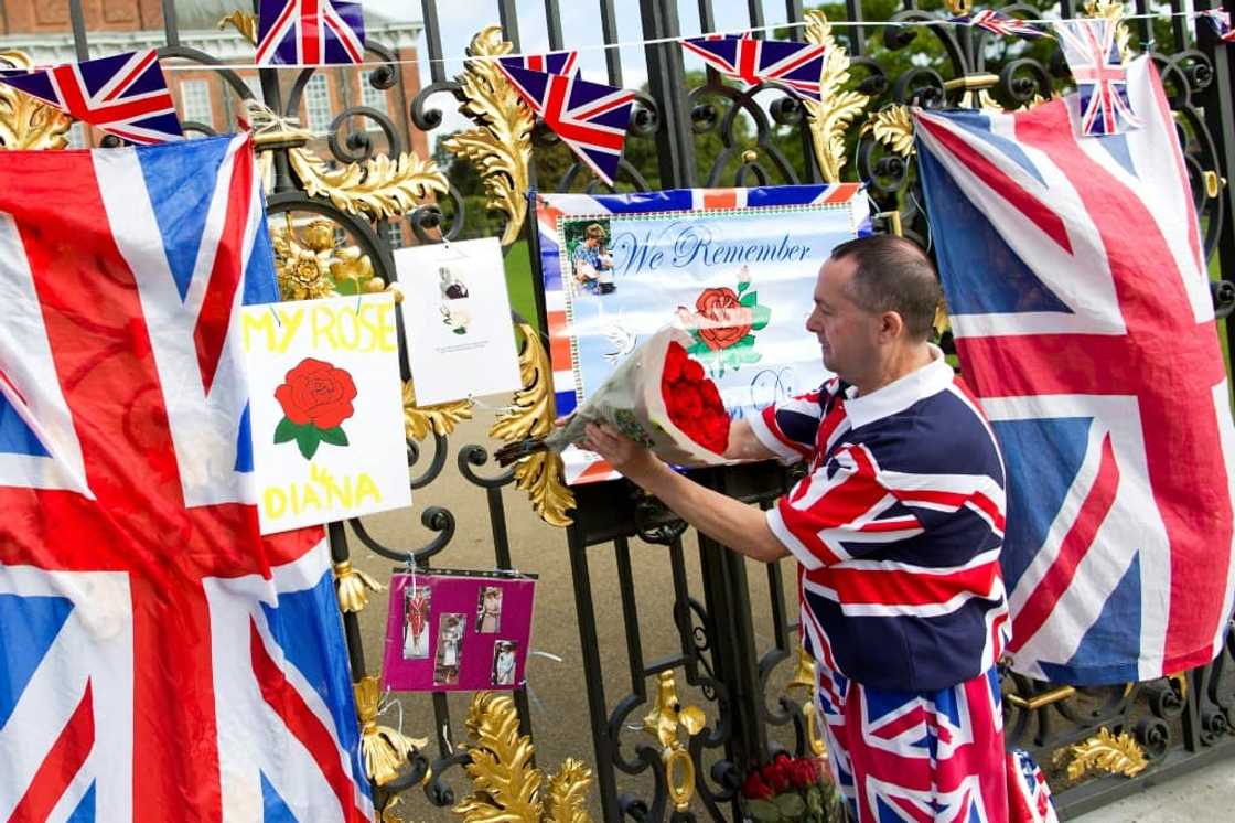 People have continued to pay tribute to Diana on every anniversary of her death in 1997 People have continued to pay tribute to Diana on every anniversary of her death in 1997