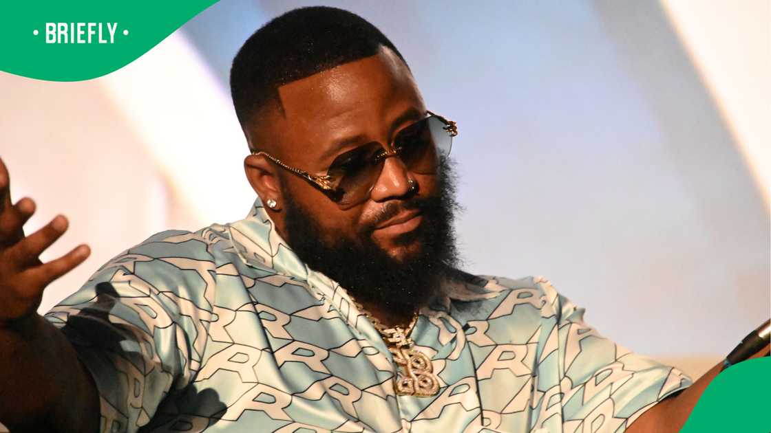 Cassper Nyovest's recent outfit went viral Cassper Nyovest's recent outfit went viral
