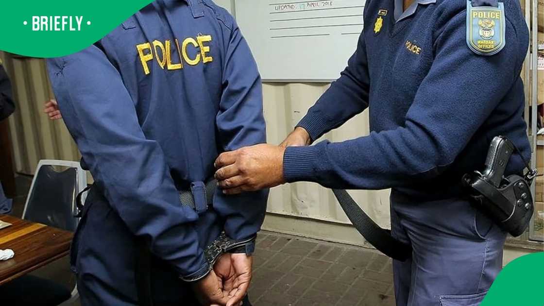 Hawks arrest hitman after KZN police sergeant's arrest for allegedly ordering his fiancé killed Hawks arrest hitman after KZN police sergeant's arrest for allegedly ordering his fiancé killed