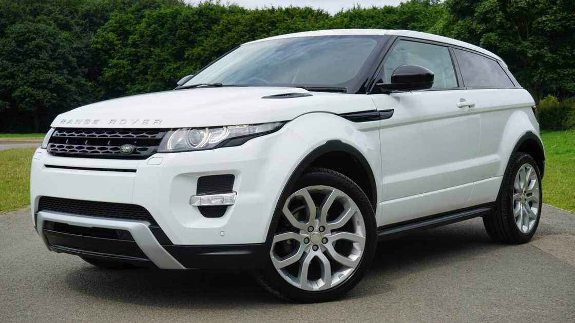 White Land Rover Range Rover Suv on Road White Land Rover Range Rover Suv on Road