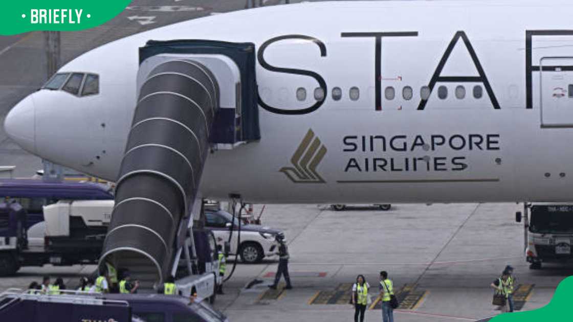 Singapore Airlines Boeing 777-300ER Singapore Airlines Boeing 777-300ER