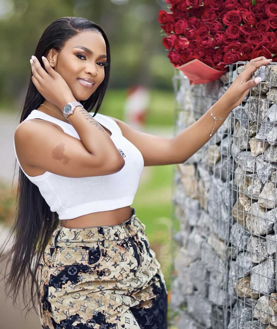 Social media reacted to Sine Ndlovu's decision to delete her swimsuit pictures Social media reacted to Sine Ndlovu's decision to delete her swimsuit pictures