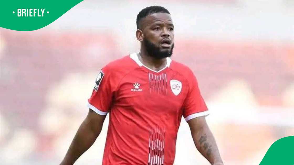 Ex-Kaizer Chiefs assistant coach Farouk Khan raised concerns over signing Lorch and Mbule from Sundowns Ex-Kaizer Chiefs assistant coach Farouk Khan raised concerns over signing Lorch and Mbule from Sundowns