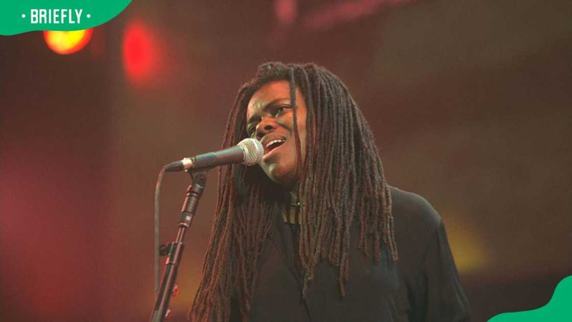 Tracy Chapman during the 1998 Amnesty International Concert at Bercy Tracy Chapman during the 1998 Amnesty International Concert at Bercy