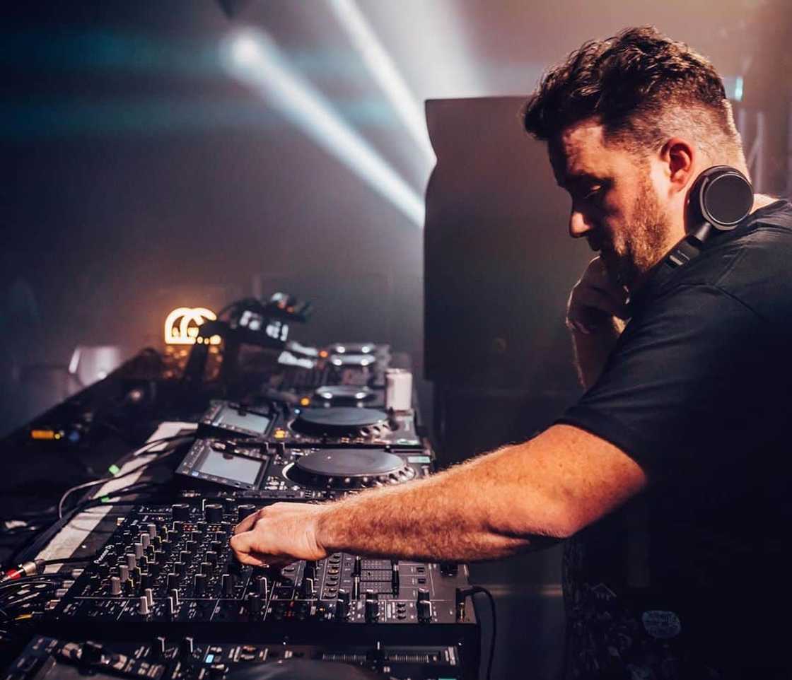 How do you become a DJ course? How do you become a DJ course?