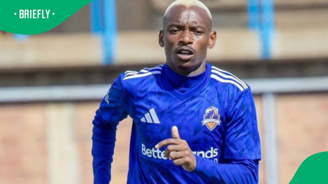 Khama Billiart played for Mamelodi Sundowns before joining Kaizer Chiefs Khama Billiart played for Mamelodi Sundowns before joining Kaizer Chiefs