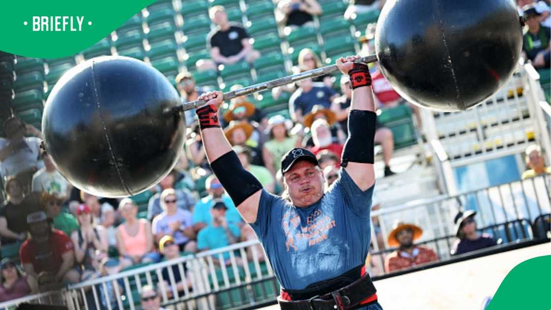 Rayno Nel wins the "World's Strongest Man" competition. Rayno Nel wins the "World's Strongest Man" competition.