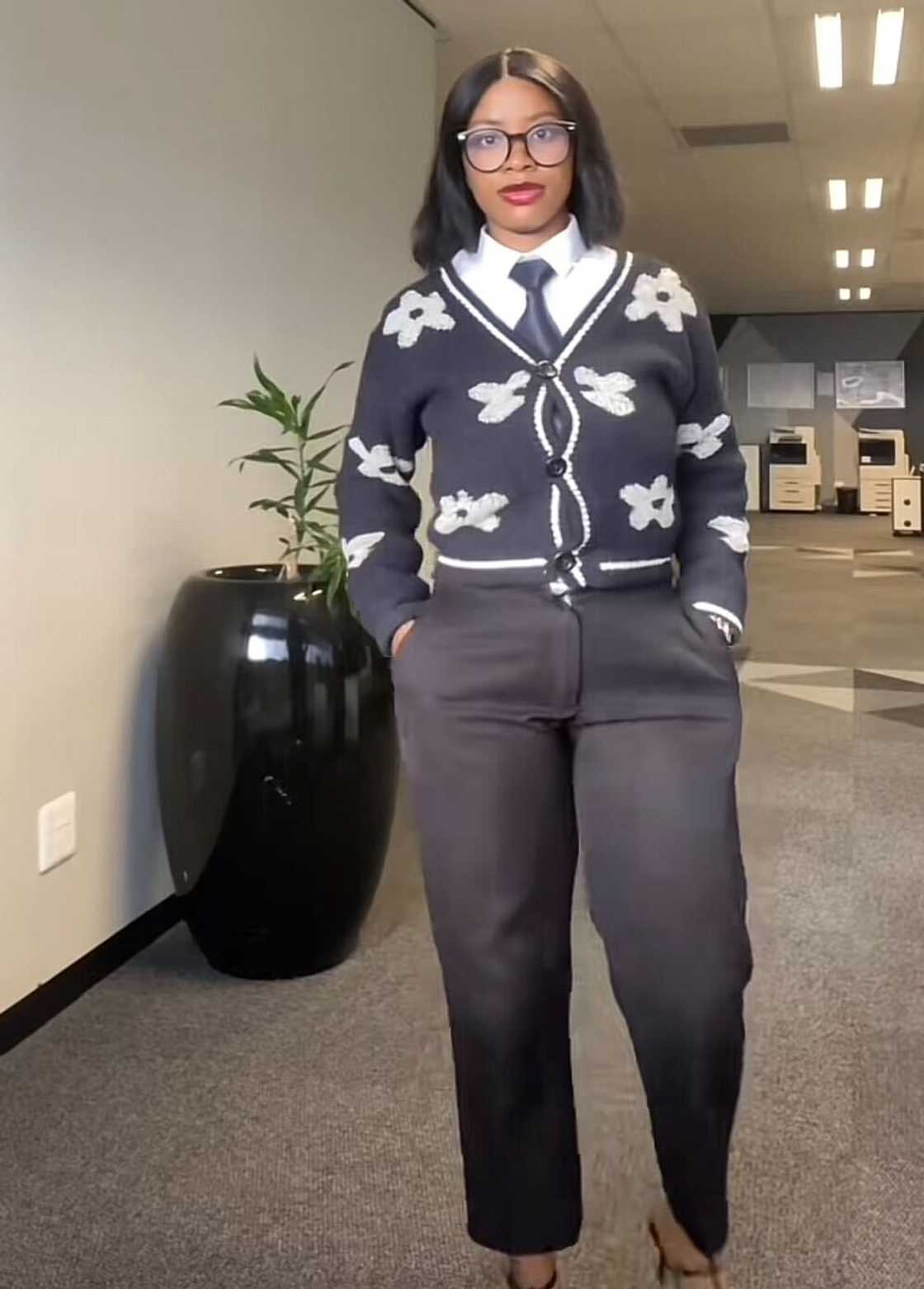 A woman in Johannesburg slammed a hairstylist for giving her a bad hairdo. A woman in Johannesburg slammed a hairstylist for giving her a bad hairdo.
