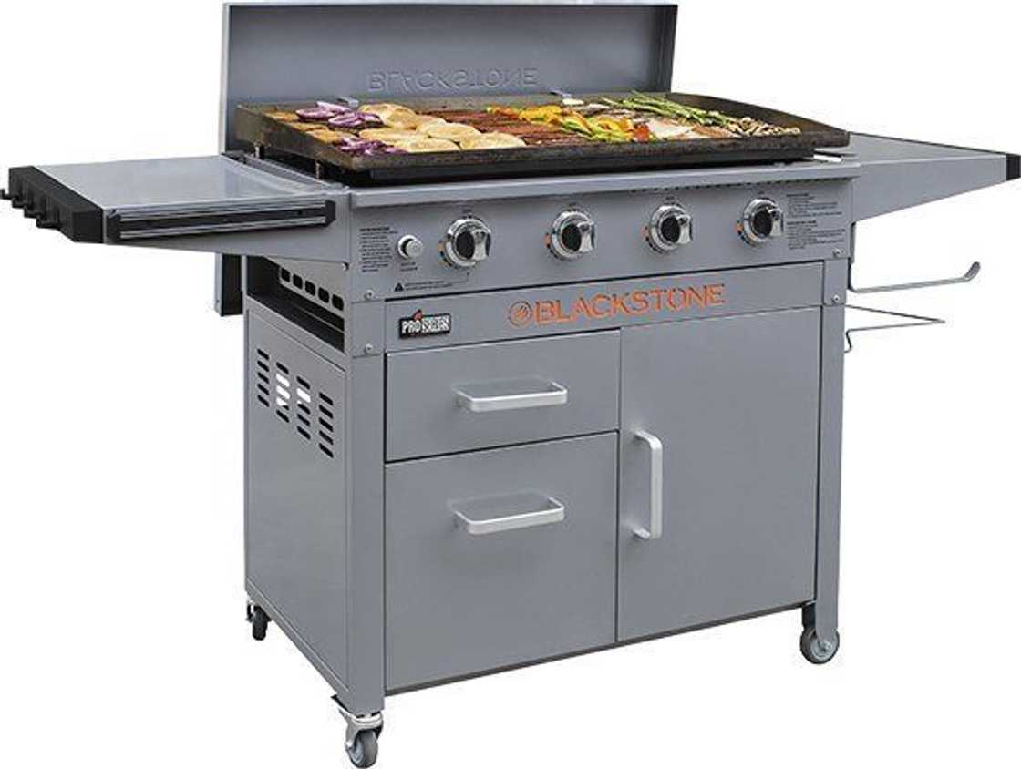 Outdoor flat-top gas grill griddle station Outdoor flat-top gas grill griddle station